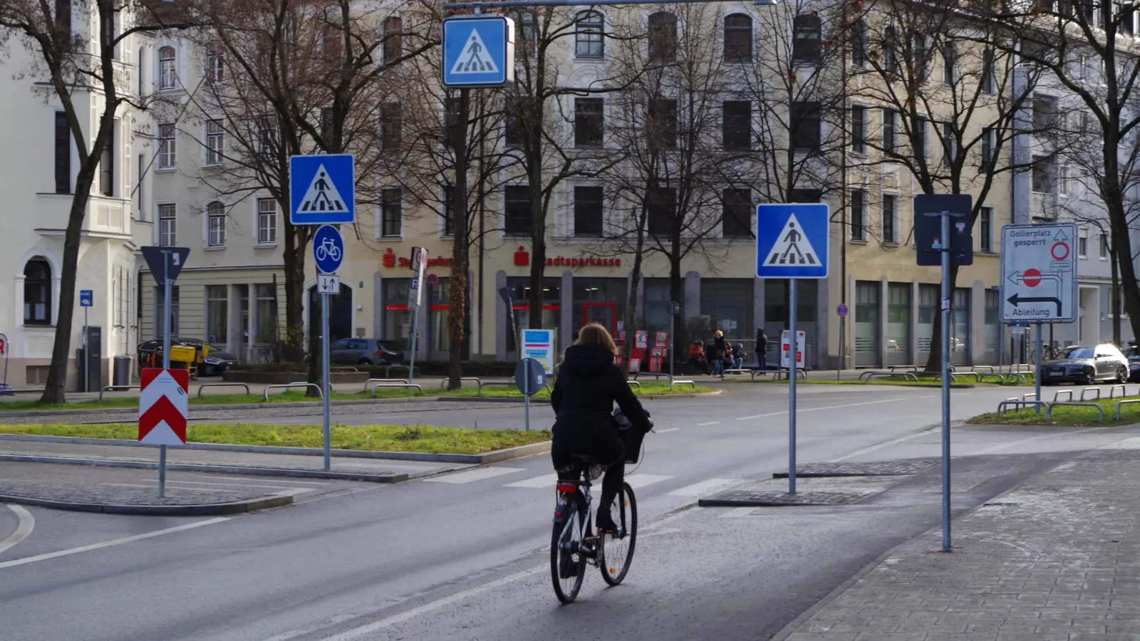 Am Überweg in der Trappentreustraße dürfen Radfahrer geradeaus, links über die Kreuzung oder auch gegen die Fahrtrichtung fahren, um in die Westendstraße einzubiegen. (Foto: Beatrix Köber)