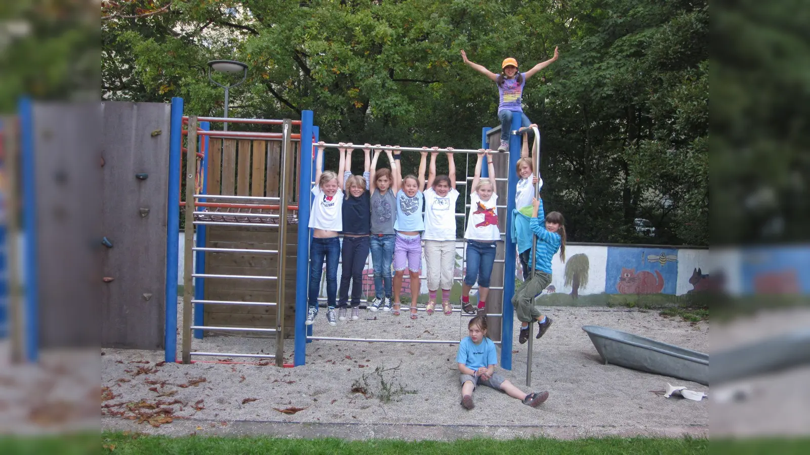 Als Mittagsbetreuung noch ein Kinderspiel war: Schülerinnen der Mittagsbetreuung im Kindertreff Bogenhausen vor der Corona-Pandemie. (Foto: KJR)
