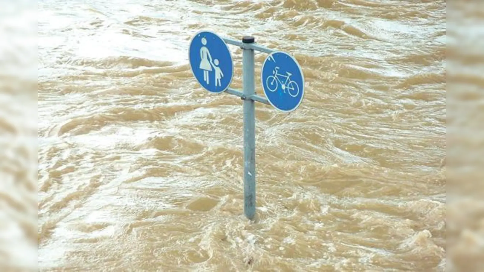 Hochwasser gehört zu den ganz realen Bedrohungslagen in Deutschland. Erst im Juni standen Teil von Simbach am Inn unter Wasser.	 (Symbolfoto: Hermann)