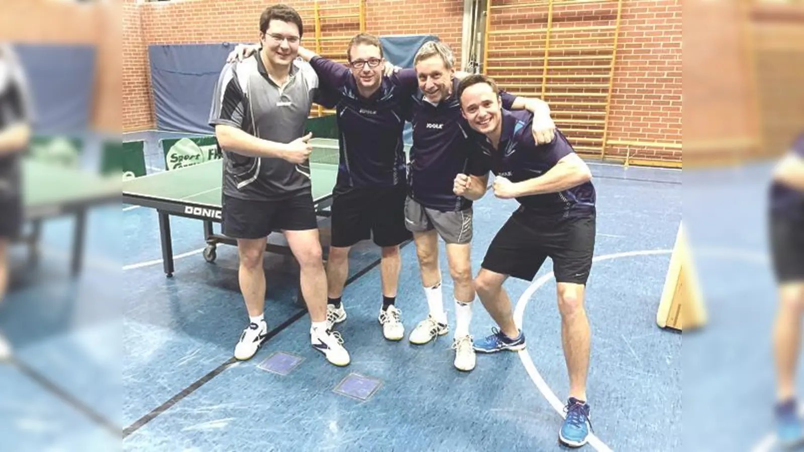 Die erste Mannschaft um (von links) Jewgenij Tarschis, Thorsten Kämmerling, Werner Colmar, Markus Stachl wurde Meister in der 2. Kreisliga und steigt in die 1. Kreisliga auf.	 (Foto: Verein)