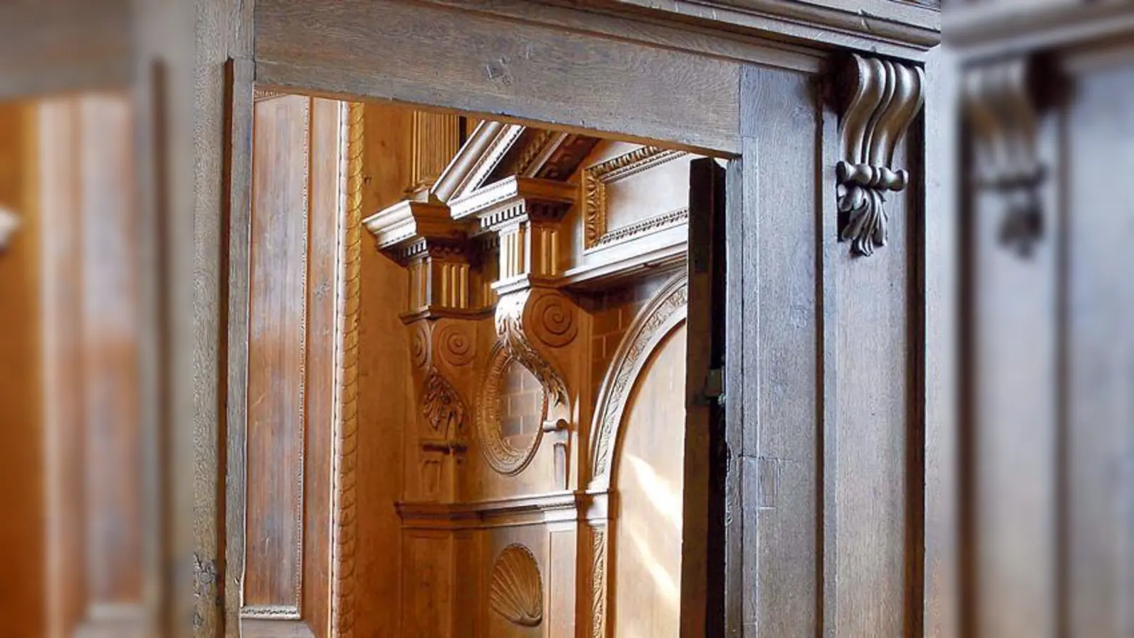 Das Fuggerkabinett (hier ein Detail) von 1546 überlebte als Aktenlager.      (Foto: ©Bayerisches Nationalmuseum München)