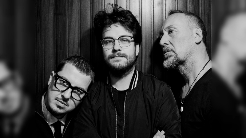 Jérôme Cardynaals, Simon Oslender und Claus Fischer (v.l.) gastieren als das Simon Oslender Trio im Bürgersaal Feldafing. (Foto: Lena Semmelroggen)