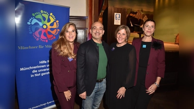 Der Verein Münchner für Münchner feierte sein zehnjähriges Bestehen (von links): Claudia Sauter, Django Asül, Ilona Gross und Madlen Stephan. (Foto: Münchner für Münchner)