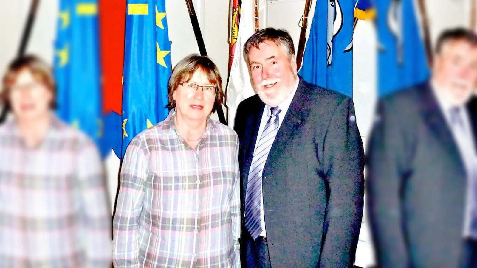 Thomas Jaeger begrüßt die frisch gebackene Schriftführerin Ulrike Ganter. 	 (Foto: VA)