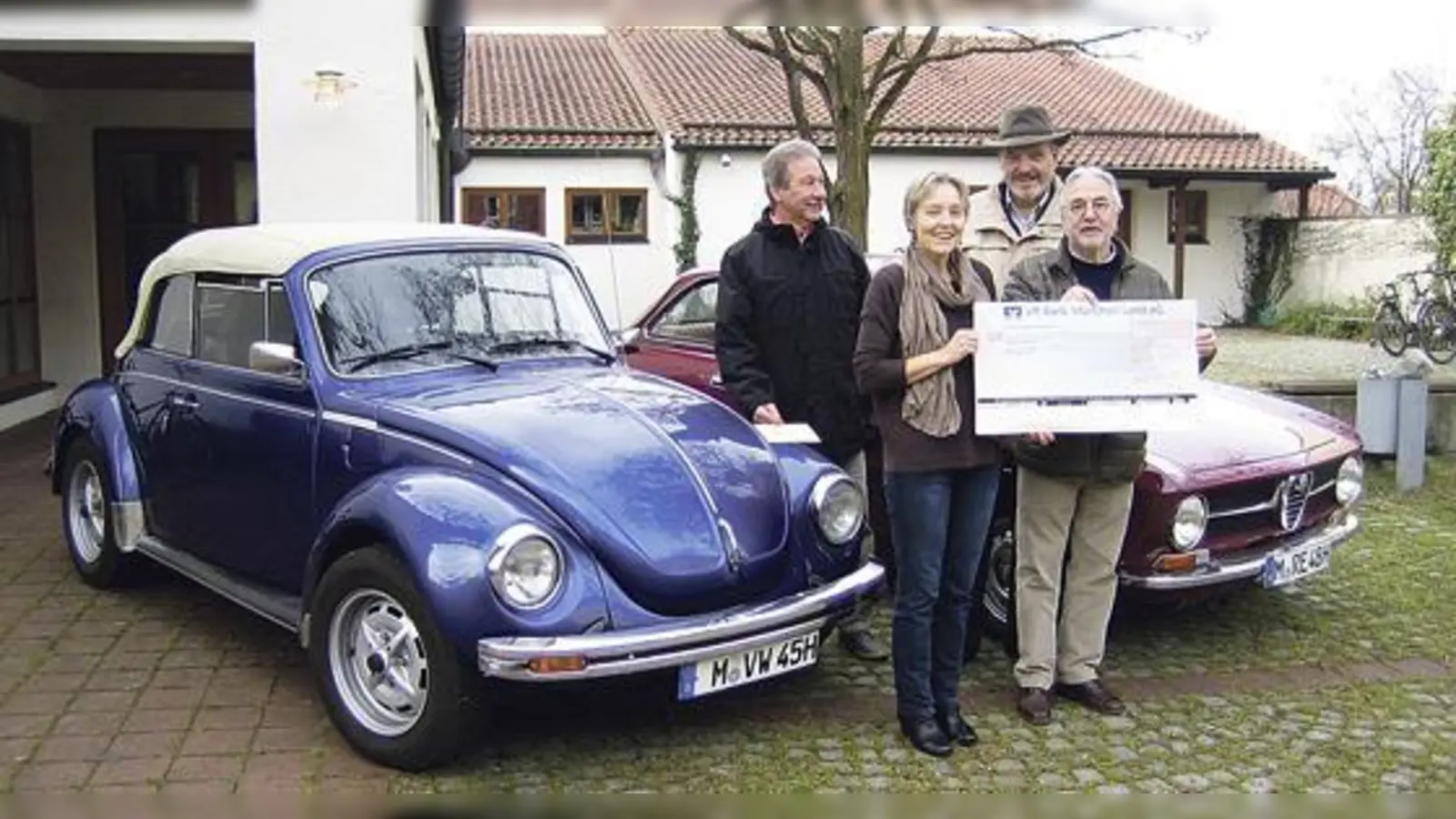 Von links nach rechts: Jürgen Brecht, Pfarrerin  Susanne Kießling-Prinz, Peter Felber und Hans-Peter Hartmann.	 (Foto: Oldtimer IG Kirchheim)