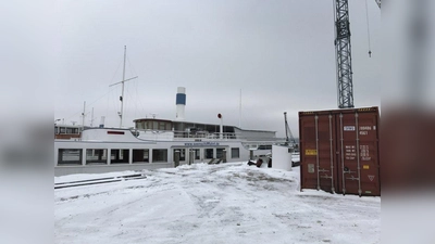 Die Utting: Ihr nächster Liegeplatz ist die Eisenbahnbrücke an der Lagerhausstraße. (Foto: Wannda)