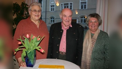 Kämpferische Töne gab es  bei der Kandidatenvorstellung im ASZ-Westend (v.l.): Isolde Roßgoderer, Josef Thurner und Eleonore Engel. (Foto: tg)