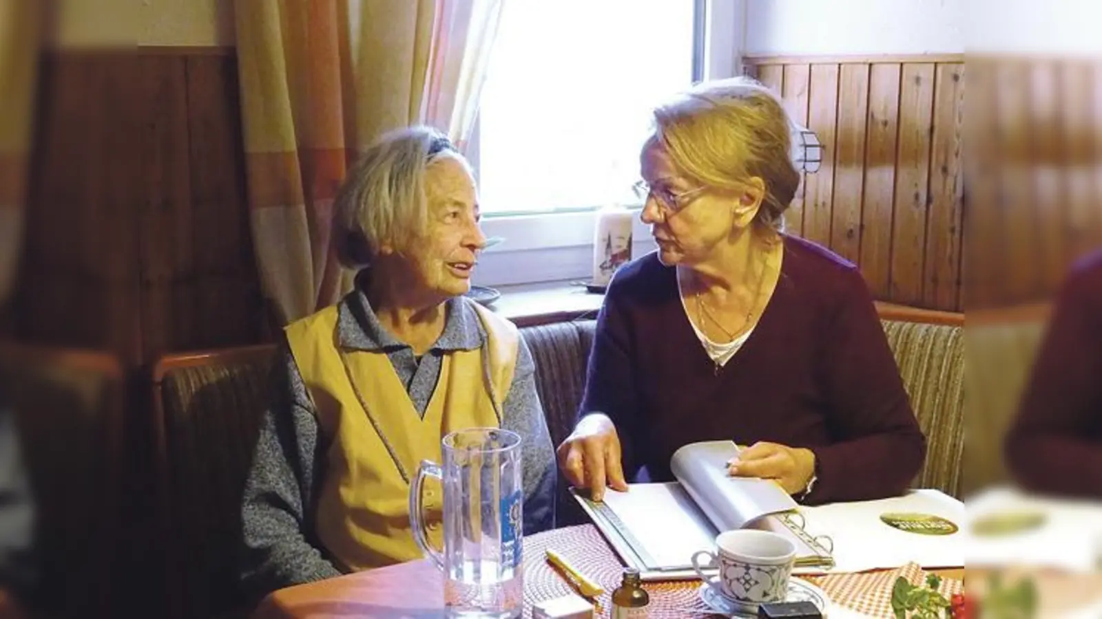 Marlis Kraus-Endres (rechts) ist eine der engagierten Nachbarschaftshelferinnen.	 (Foto: Diakonie Hasenbergl)