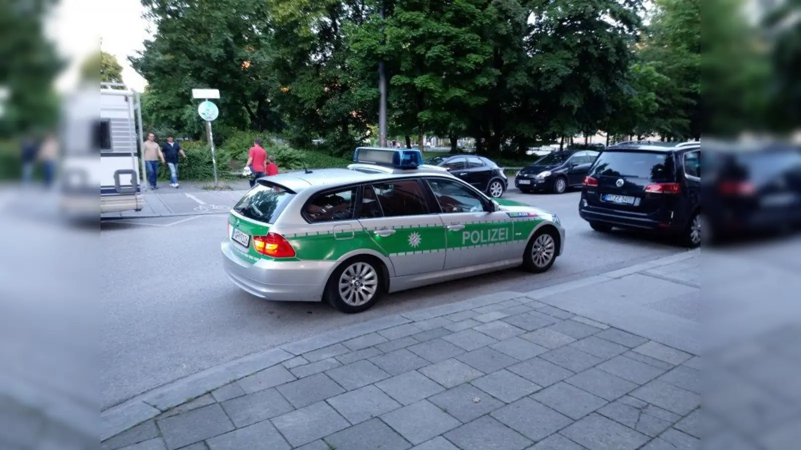 Kreuzungsstreit: Nach einem Beinahe-Zusammenstoß riefen hier zwei Verkehrsteilnehmer die Polizei, um die Sachlage zu klären. Das erwies sich als gar nicht so einfach. (Foto: Martin Reindl)