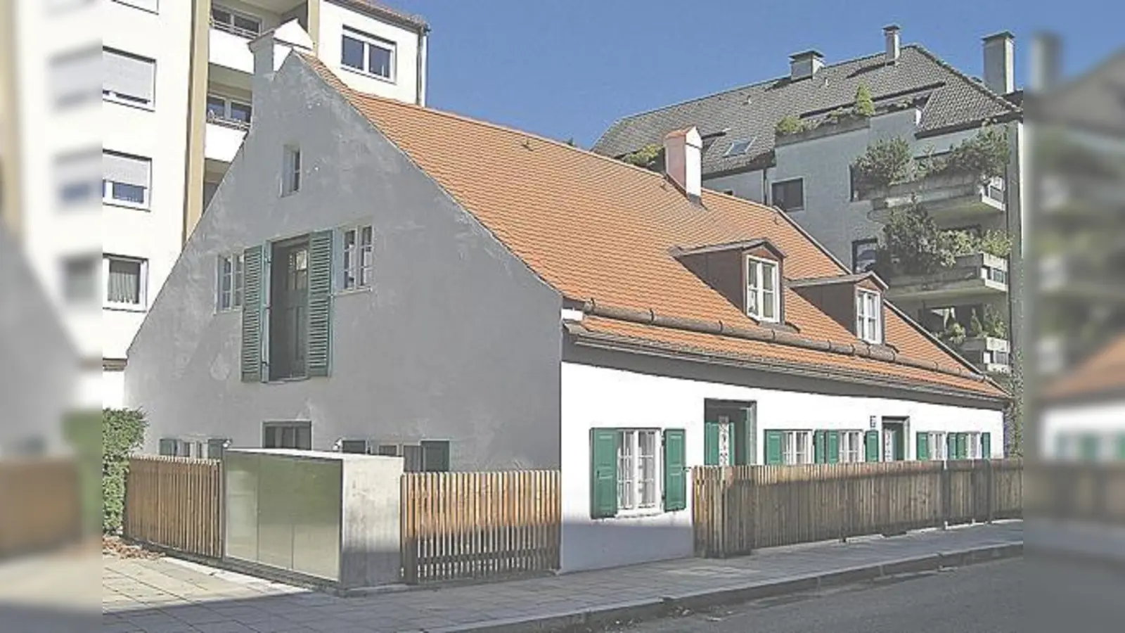 Alt und neu: Handwerkerhaus in der Josephsburgstraße. 	 (Foto: VA)