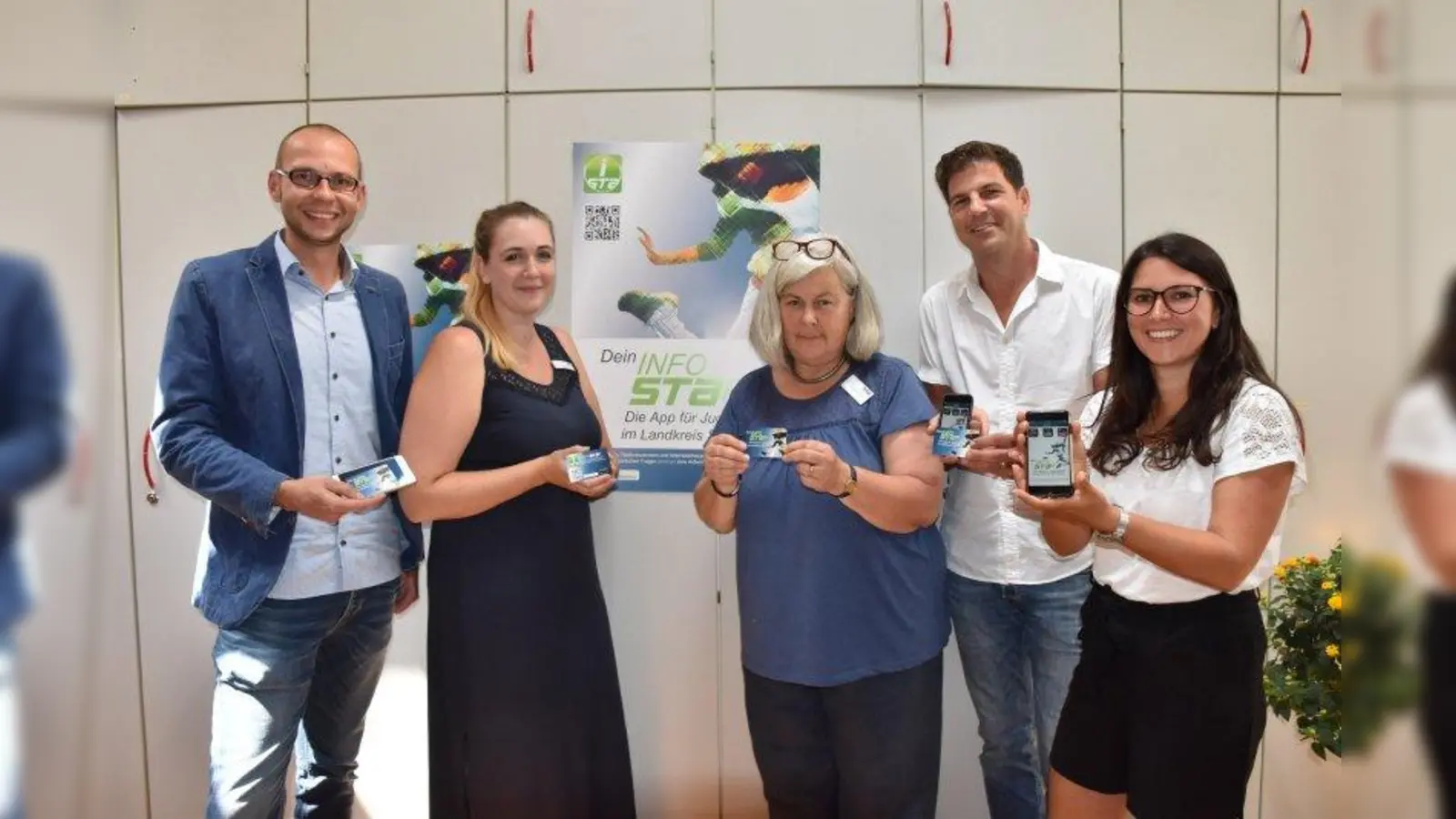 Hoffen dass die App die Jugendlichen erreicht: Matthias Taube (von links, Ak Sucht), Julia Hohenleitner (AOK), Sophie von Wiedersperg (AK Sucht), Wolfram Skasa-Weiß (Condrobs) und Bernadette Ley (Brücke). (Foto: Susanne Hauck)