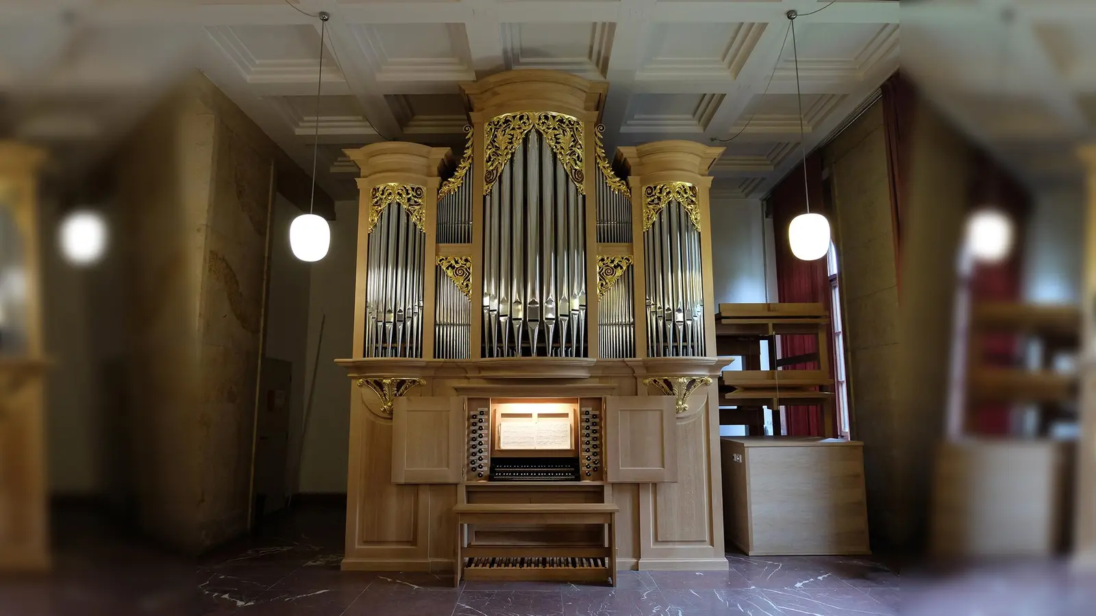 Die neue Bach-Orgel, seit dem Wintersemester 2019/20 in der Hochschule in Betrieb. (Foto: VA)