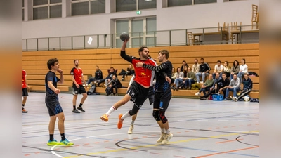Ein spannendes Spiel lieferten sich der TSV und Sauerlach, aus dem der TSV mit 31:28 als Sieger hervorging.  (F.: TSV Mil)
