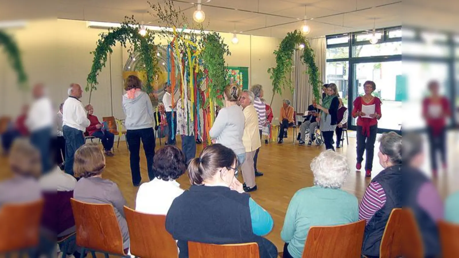 In den Herbstwindgruppen der Alzheimer Gesellschaft Landkreis München erleben Demenz-Patienten ein paar gesellige Stunden, die Angehörigen werden entlastet. 	 (Foto: VA)