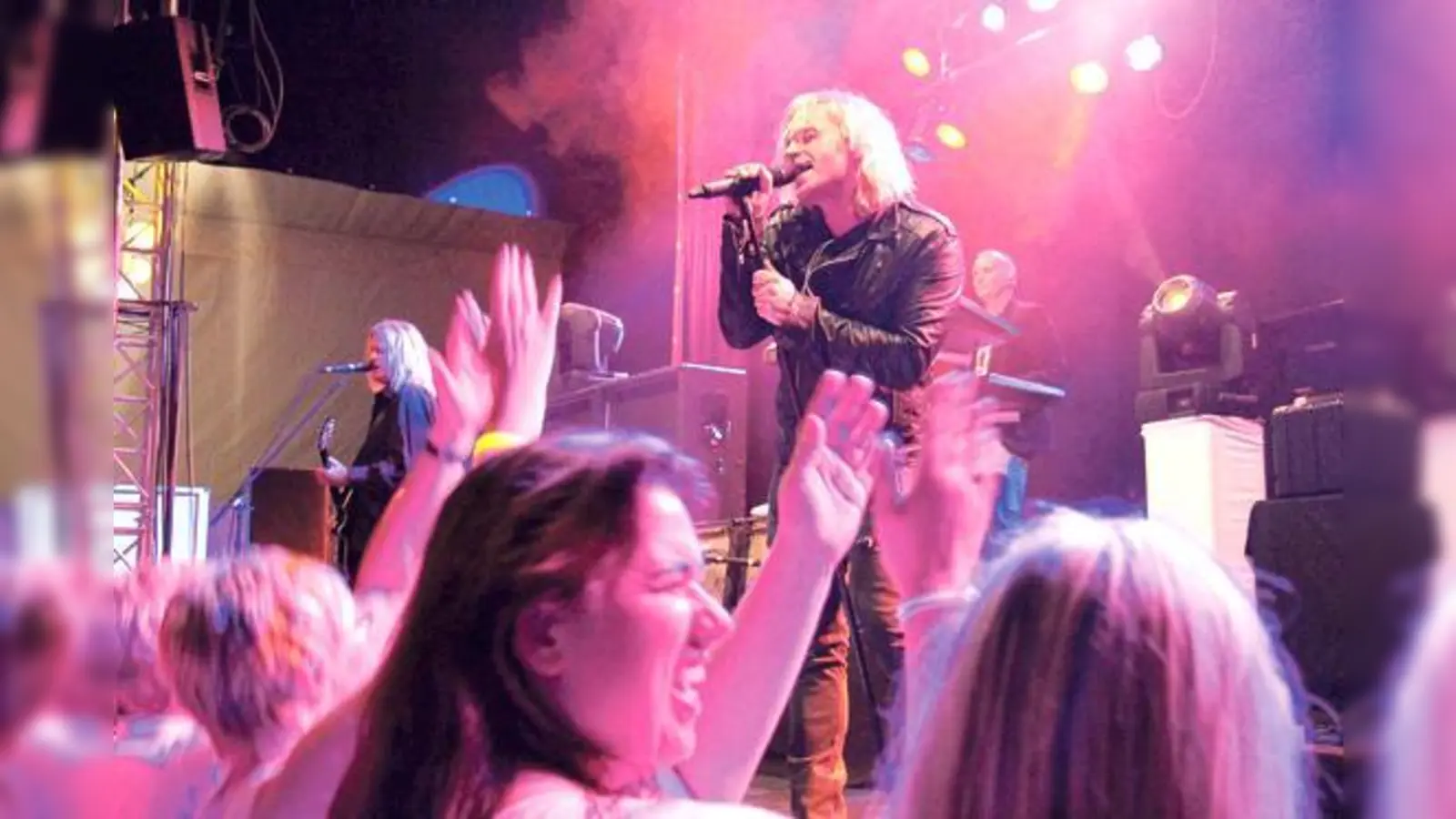 Die »Münchner Freiheit« begeistern auch 2013 Ihre Fans. Am Mikro: Der neue Sänger Tim. 	 (Foto: muenchenerfreiheit.de)