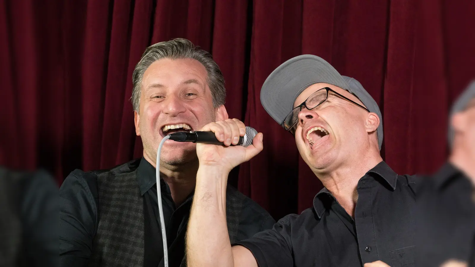 Das Team Uli Wurschy und Volker Becker freuen sich auf viele Mitsänger beim nächsten Rudelsingen. (Foto: VA)