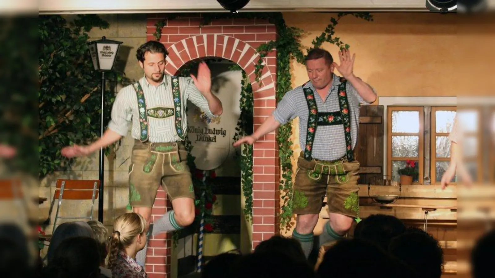 Die Schwuhplattler sind die erste und bisher einzige schwule Schuhplattlergruppe der Welt. (Foto: Kulturreferat München)