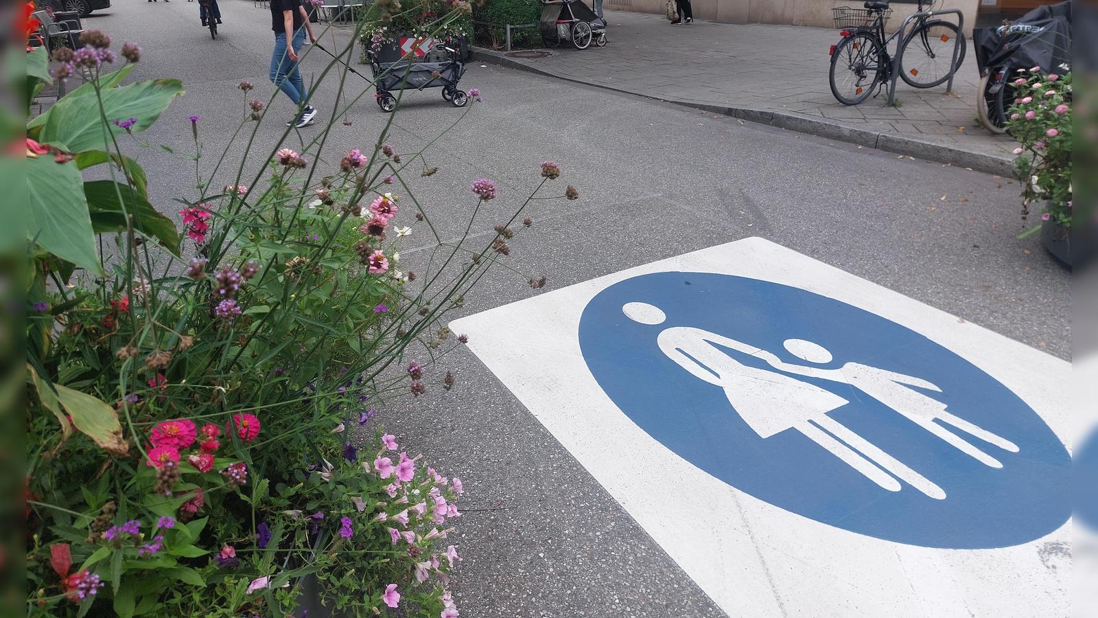 Infoabend-zum-Fu-g-ngerzonen-Test-in-der-Wei-enburger-Stra-e