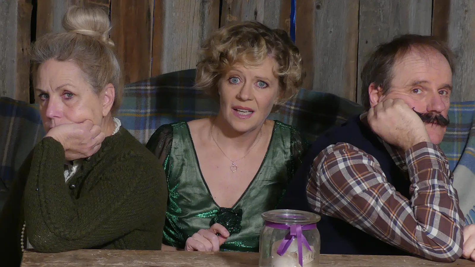 „Die Schwindelnichte”, eine Komödie um Liebe, Ehe und die üblichen Irrungen und Wirrungen des L(i)ebens, wurde von Ulrike Aberle inszeniert. (Foto: Freches Volkstheater)