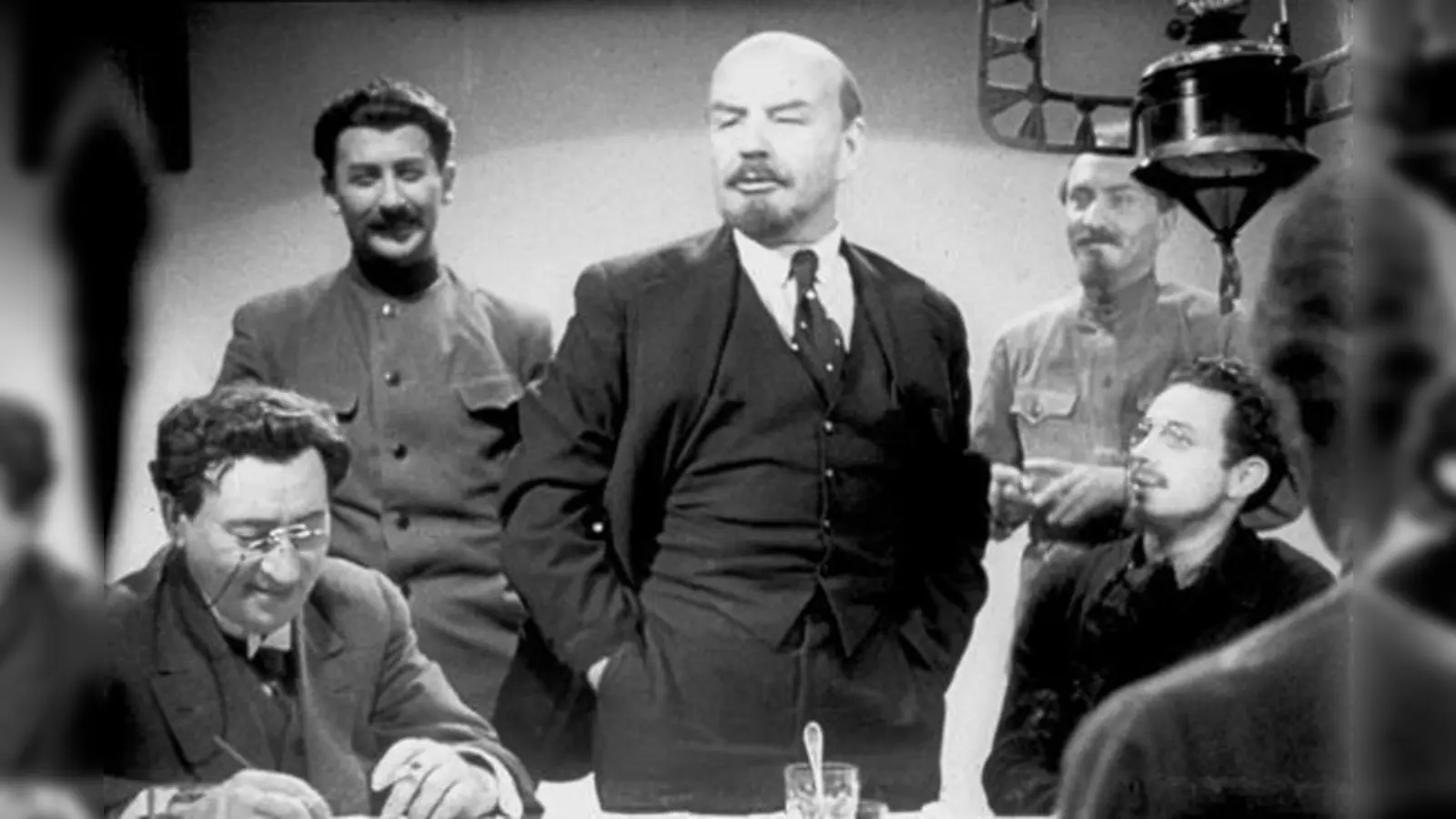 Lenin war einer der zentralen Figuren bei der Oktoberrevolution  und wurde damit auch zum »Filmheld«.	 (Foto: VA)
