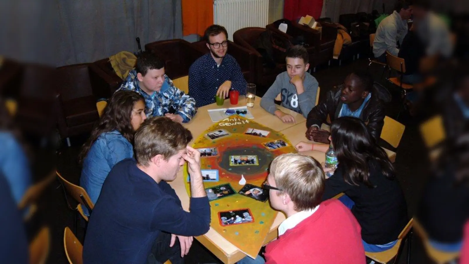 Das Thema „Anti-Gewalt” dominieren Darstellungen vom Handel und Konsum von Drogen. (Foto: AH)