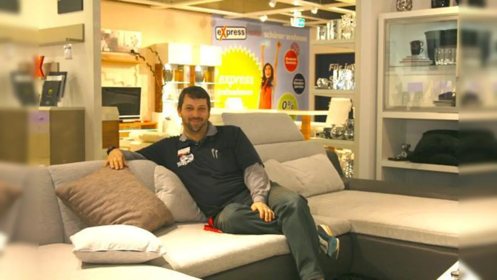 Modern und gemütlich: Die Wohnzimmer bei Höffner.   (Foto: cr)