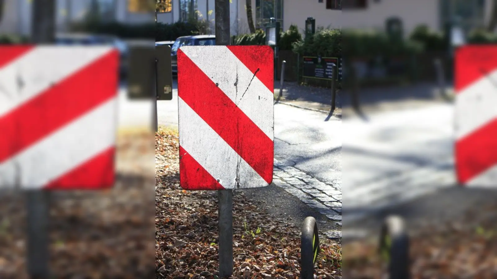 Warnbaken sichern das Nadelöhr „Nase”. (Foto: job)