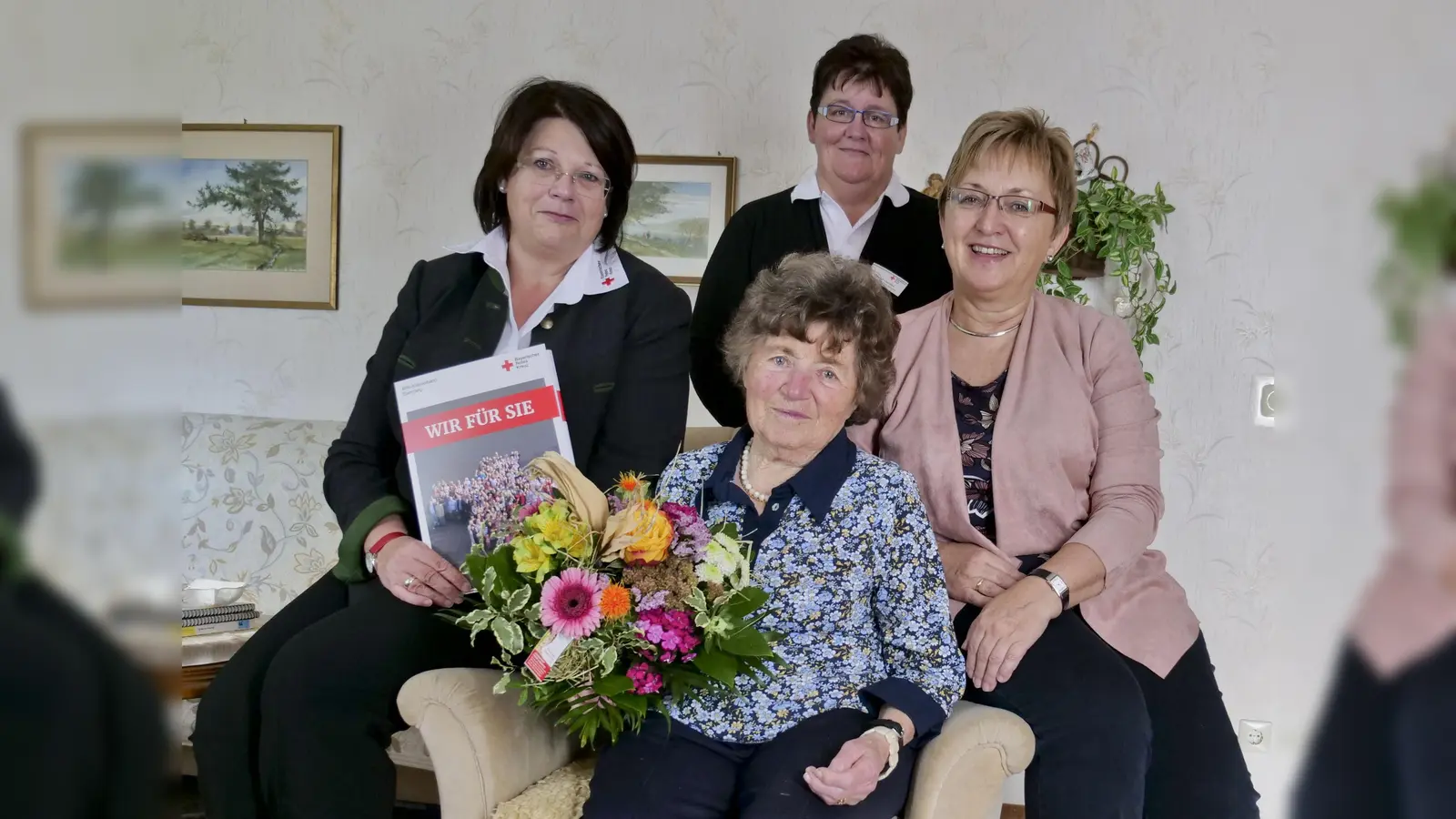 Elisabeth Seibl-Kinzlmaier mit Elisabeth Hofstetter, Petra Porombka und Renate Fuchs (v. li.).  (Foto: BRK )