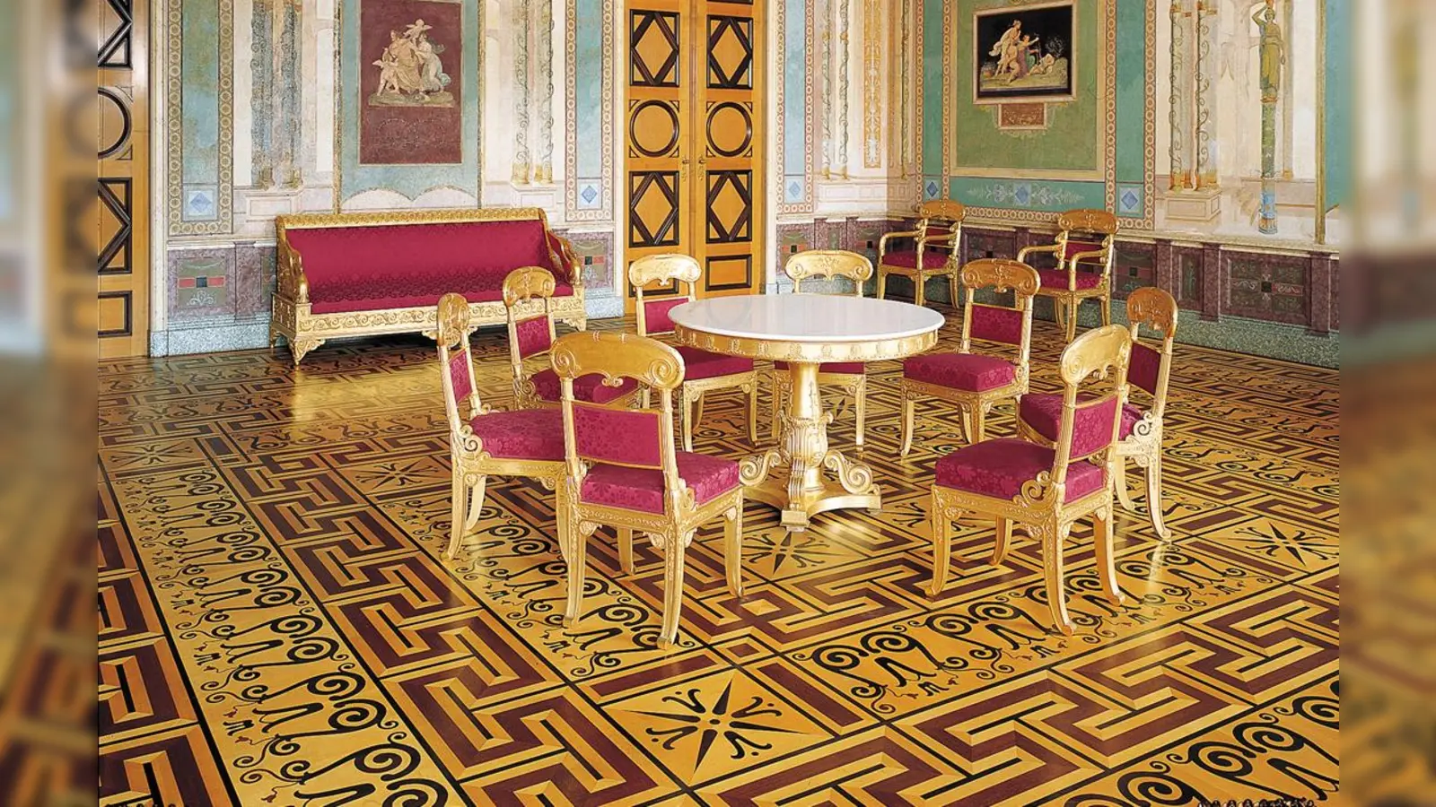 Die Böden der Residenz sind Gegenstand der Führung. Im Bild der Salon im Appartement der Königin.  (Foto: Bayerische Schlösserverwaltung, Maria Custodis/ Andrea Hetzenecker)