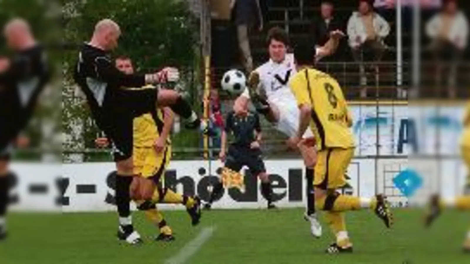 Auf dem Weg zum Tor des Tages: Pirmin Lechthaler schon das 1:0 für Heimstetten in Hof.	 (Foto: SVH)