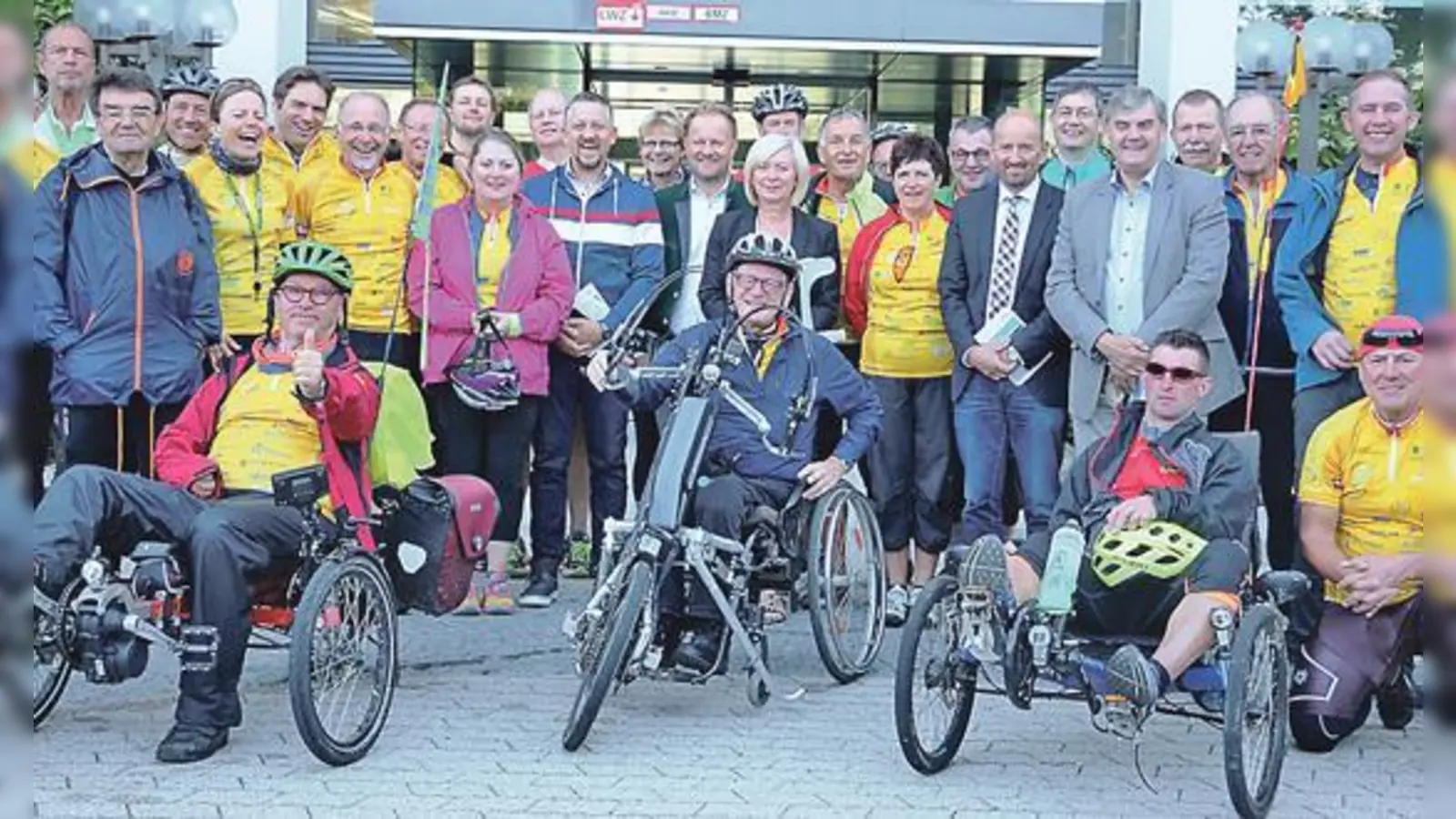Die Teilnehmer der 10. Bäder-Reha-Tour brechen zu ihrer 4. Etappe auf.	 (Foto: BFW München)