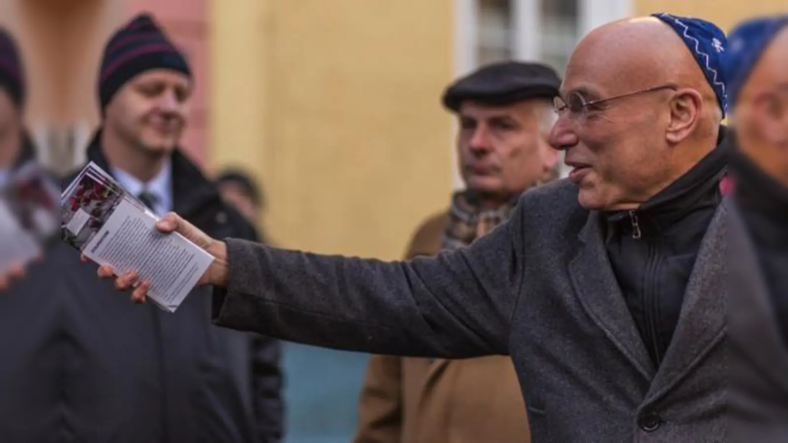 Unermüdlich wirbt Terry Swartzberg für die Gedenksteine im Münchner Pflaster und sieht die Mehrheit der Münchner hinter sich.	 (Foto: Initiative Stolpersteine)