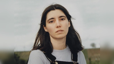 Clara Heinrich führt in „Pusztagold” so vermeintlich unterschiedliche Dinge wie Landschaft, Landbau, Sprache und Krankheit zusammen. (Foto: AmelieAmeiKahn-Ackermann)