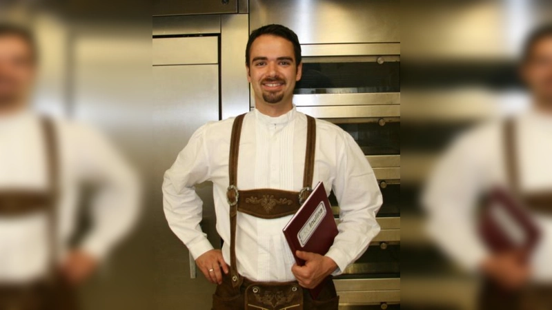 „Wer was auf sich hält, kommt nach Lochham.“ Der Südtiroler Benjamin Profanter, Kursbester des jüngsten Bäckermeisterkurses, war von der gebotenen Fülle der Ausbildung begeistert. (Foto: US)