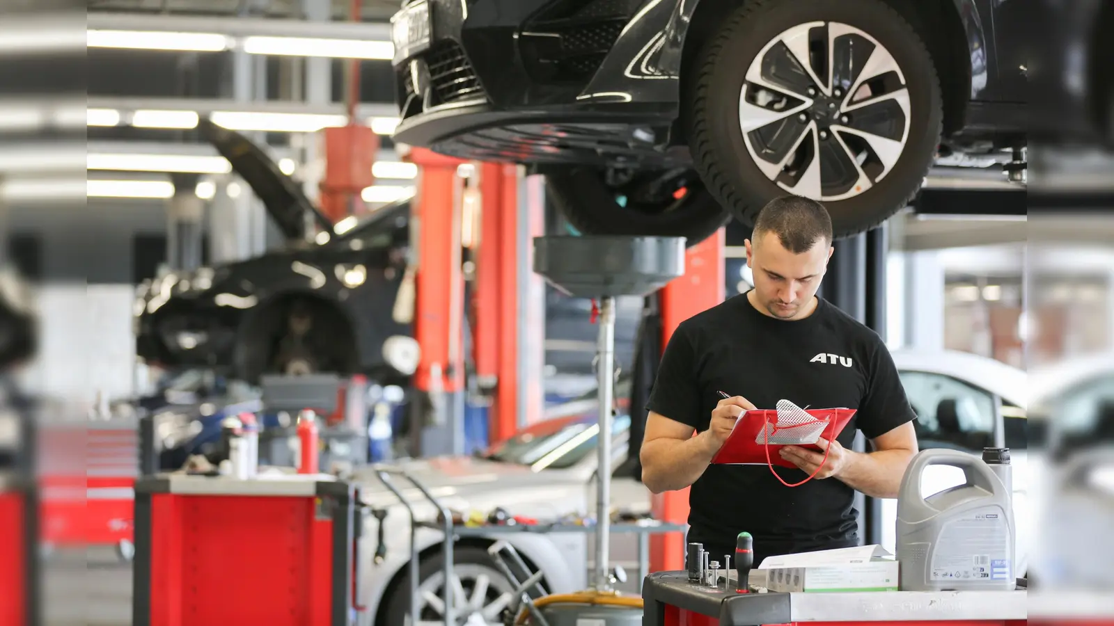 Um Mängel frühzeitig zu erkennen, empfiehlt sich ein Check in der Werkstatt.  (Foto: Tim-Niklas Kubach, ATU)