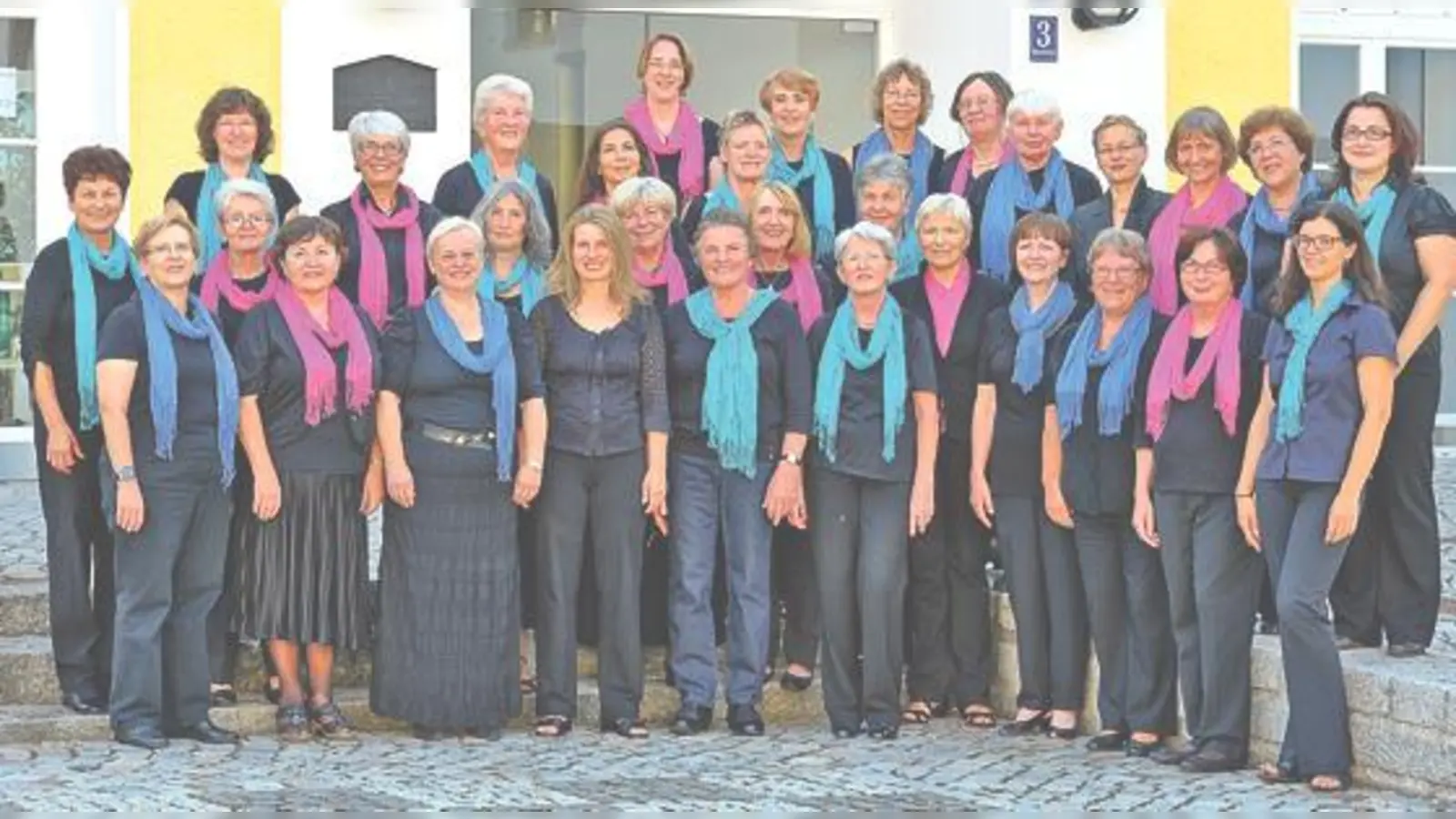 Der Frauenchor des Sänger- und Orchestervereins aus Ebersberg. 	 (Foto: Uta Adam)