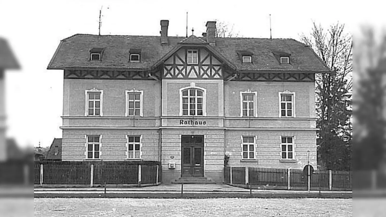 Das alte Rathaus der Gemeinde Grünwald, aufgenommen in den 50er-Jahren. 	 (Foto: Gemeindearchiv)