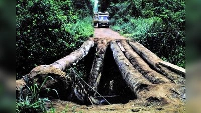 Brücke kaputt: Vor solchen und anderen Herausforderungen standen die Protagonisten bei der Tour durch Afrika. (Foto: VA)