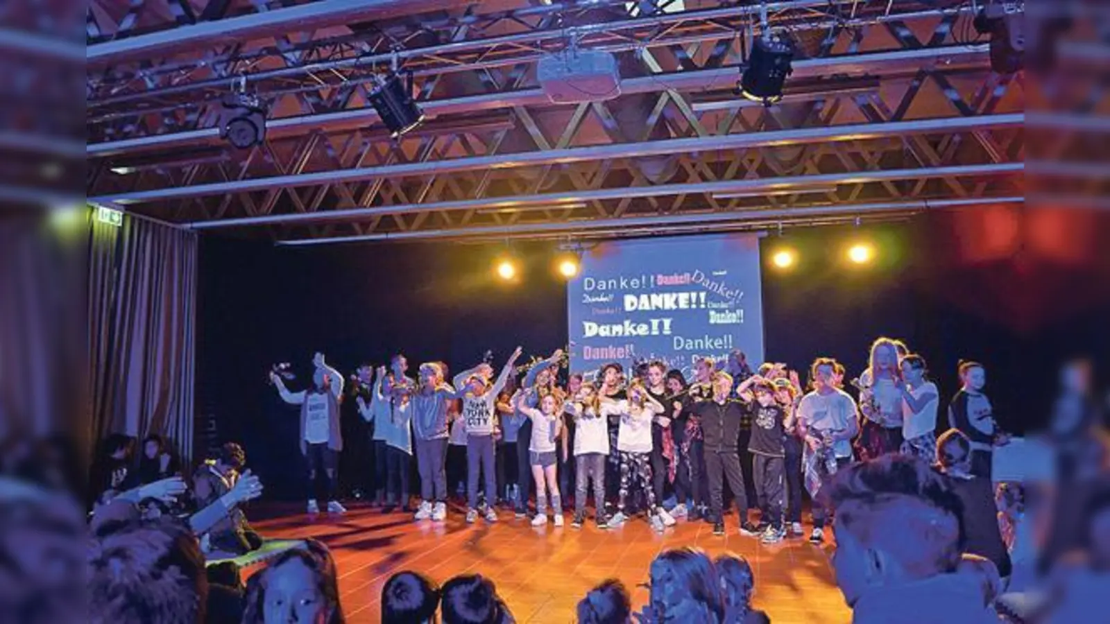 Mehr als 50 Kinder und Jugendliche machten bei »Der Freizeittreff Freimann sucht das Supertalent« mit.	 (Foto: Freizeittreff)