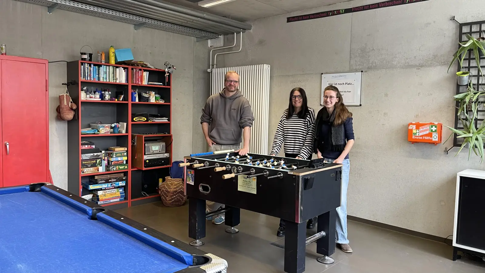 Kay Mayer (Einrichtungsleitung), Patricia Bodensohn und Elisabeth Klee vom Team der Südpolstation freuen sich über viele Besucher bei den Ferienprogramm-Angeboten.  (Foto: hw)