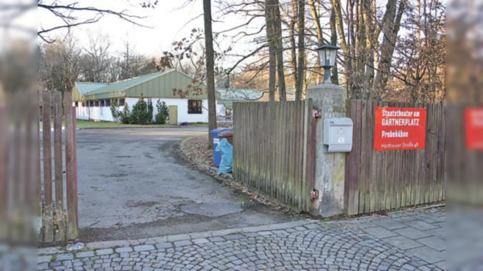 Das Areal an der Harthauser Straße 48 ist begehrt  seine künftige Nutzung aber zwischen Stadt und Stadtteil umstritten.  (Foto: Hettich)