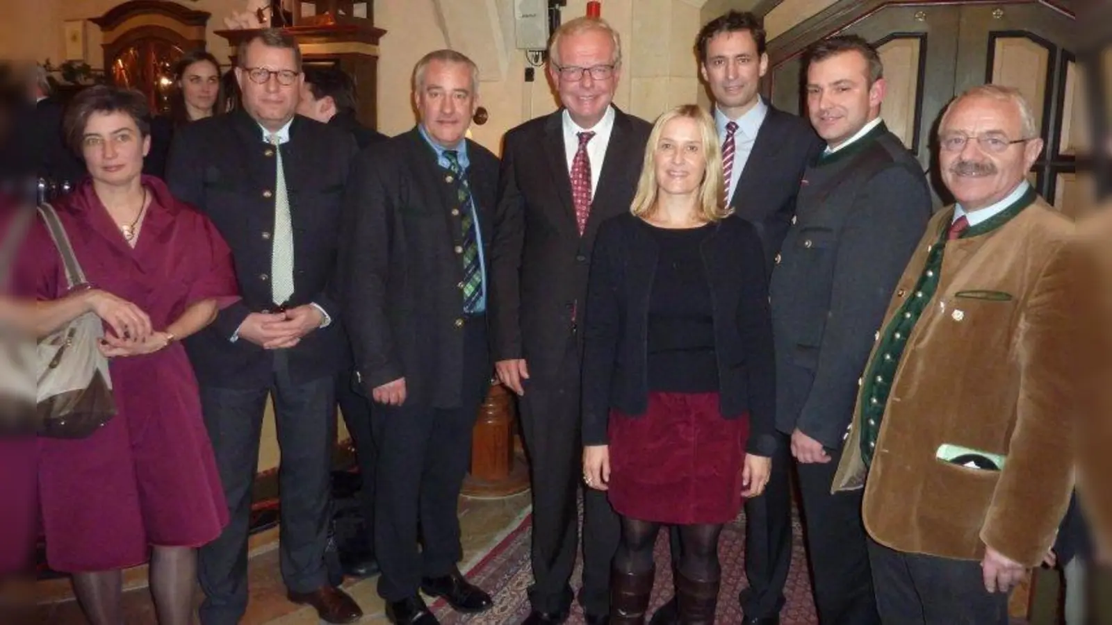 Kamen zum Neujahrsempfang der CSU München Süd und München Mitte (v.l.): Beate Meyer (Bezirksrätin), Michael Kuffer (Stadtrat), Staatsminister Ludwig Spaenle, Thomas Kreuzer (Vorsitzender CSU-Landtagsfraktion), Manuela Olhausen (Stadträtin), Georg Eisenreich (Landtagsabgeordneter), Georg Schlagbauer (Stadtrat). (Foto: CSU)
