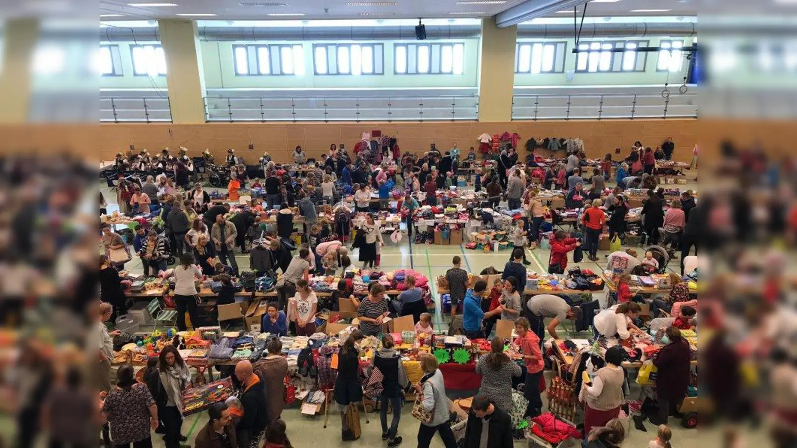 Gut besucht war der Flohmarkt in der Allinger Sporthalle. (Foto: Elternbeirat)