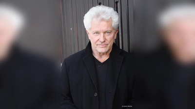 Schauspieler Miroslav Nemec liest im Kulturzentrum Taufkirchen. (Foto: Katrin Nemec)