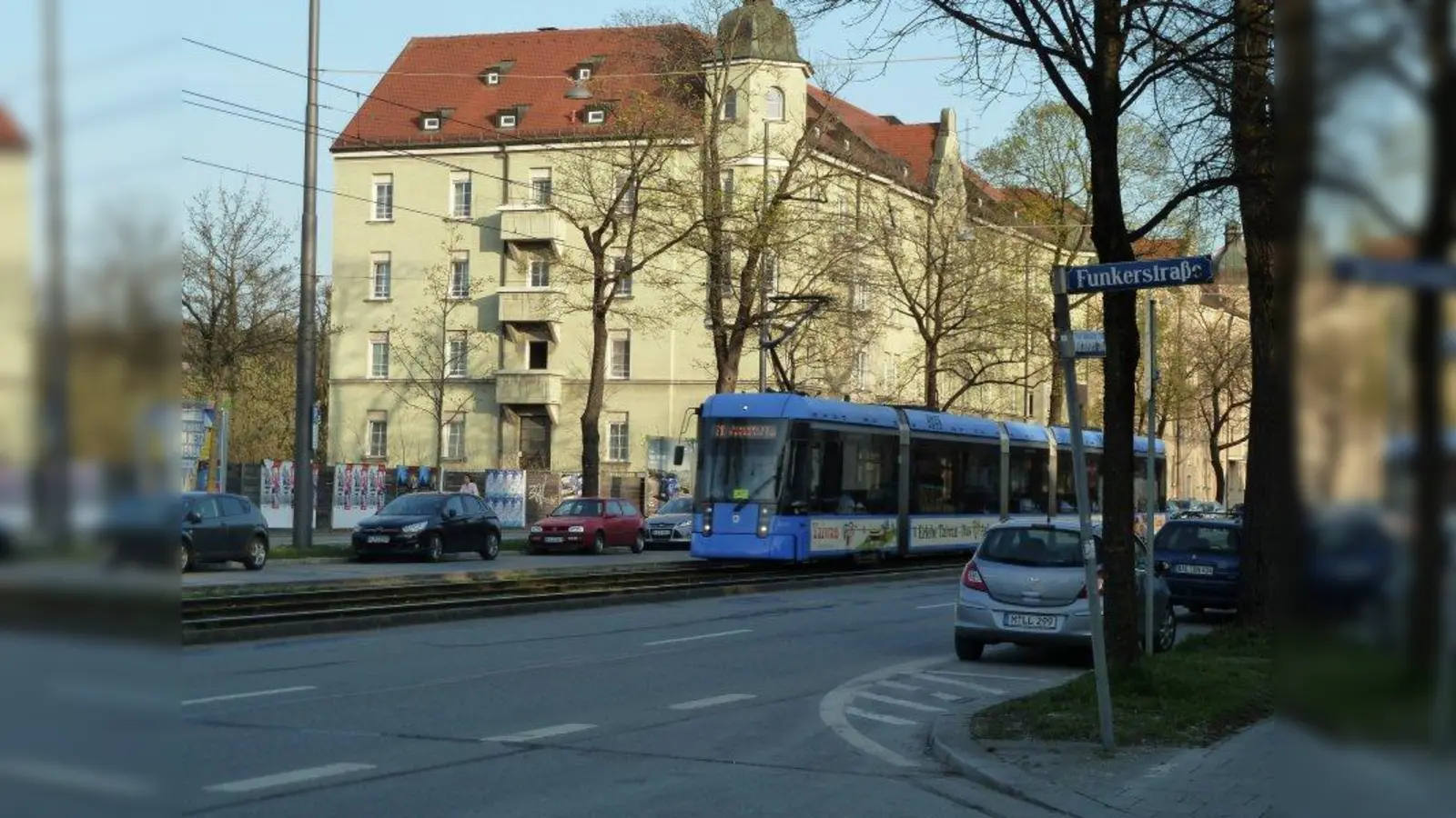 In der Dachauer Straße soll es auf Höhe der Funkerstraße eine weitere Trambahnhaltestelle geben. Das zumindest fordert der Bezirksausschuss. (Foto: sb)