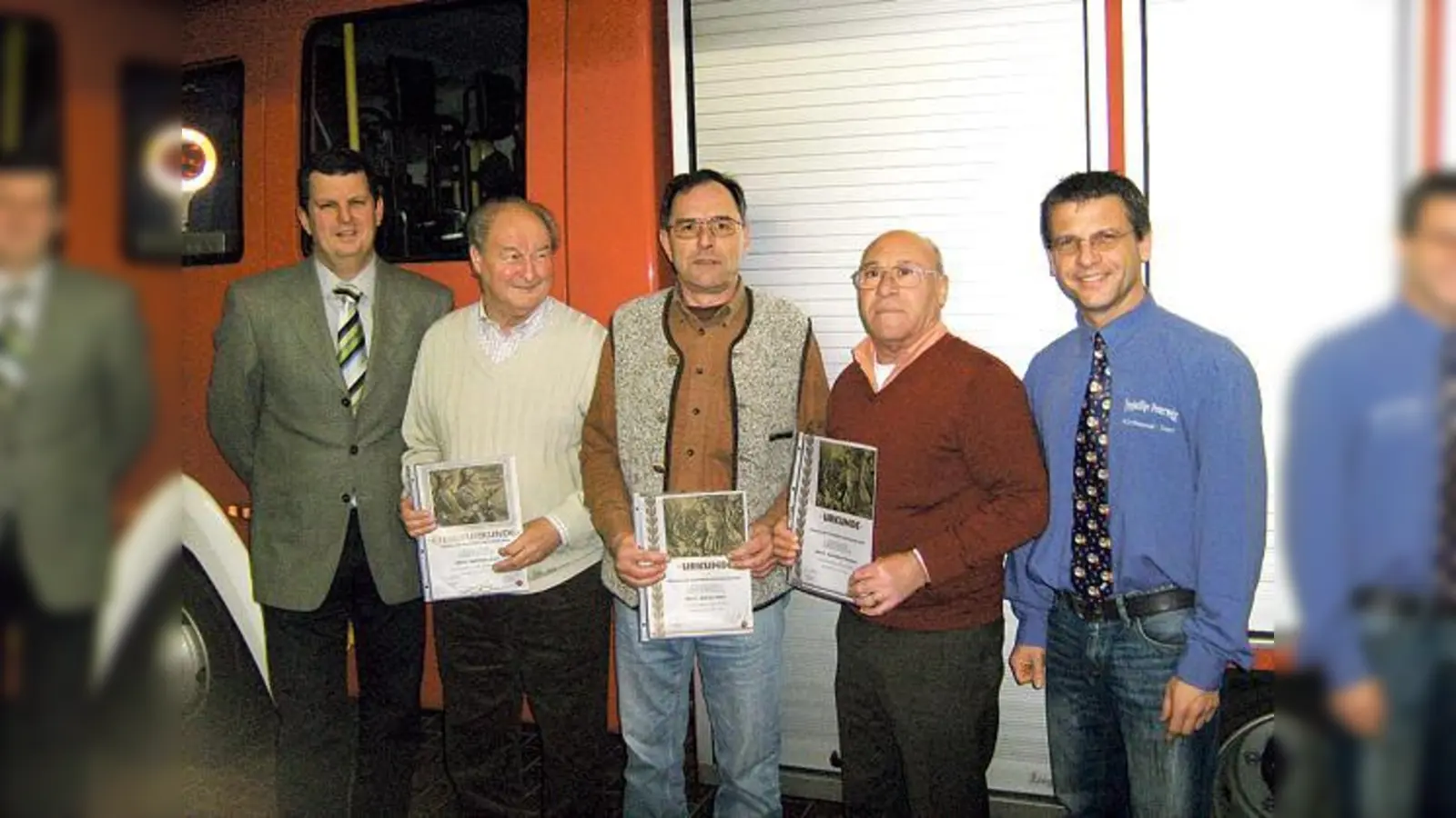 Bei der Generalversammlung der Freiwilligen Feuerwehr Kirchseeon-Dorf wurden auch Mitglieder für langjährige Vereinstreue geehrt. 	 (Foto: FFW)