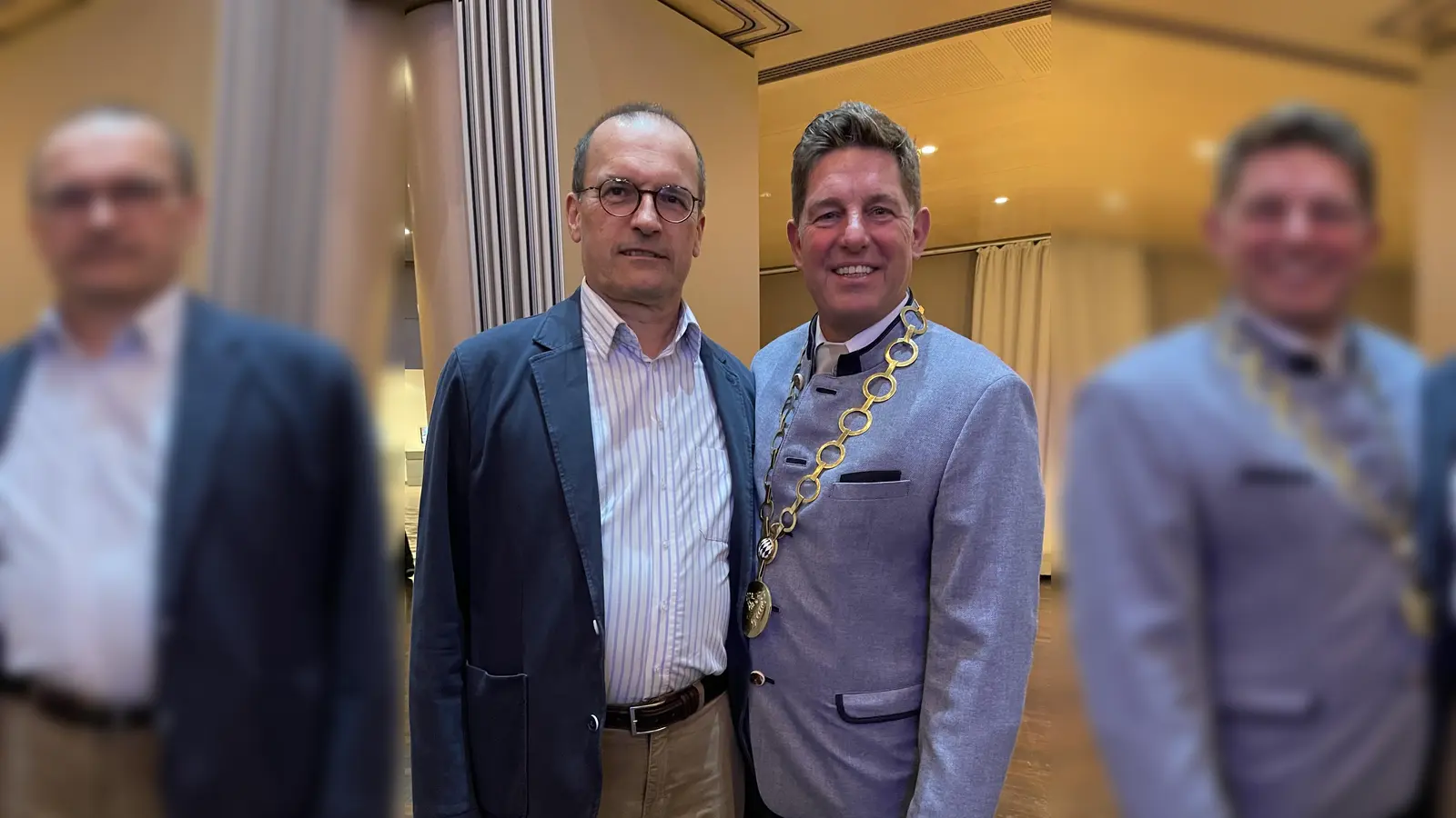 Bürgermeister Ullrich Sander und 2. Bürgermeister Michael Lilienthal beim Neujahrsempfang der Gemeinde Taufkirchen. (Foto: hw)