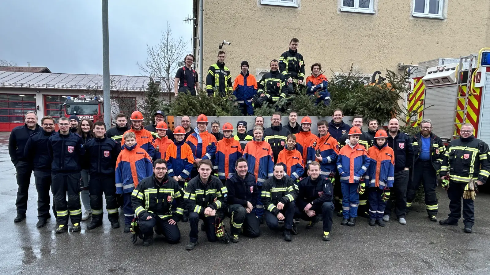 Die Jugendfeuerwehr Gauting sammelt auch in diesem Jahr wieder abgeschmückte Christbäume in Gauting und Königswiesen ein. (Foto: Freiwillige Feuerwehr Gauting)
