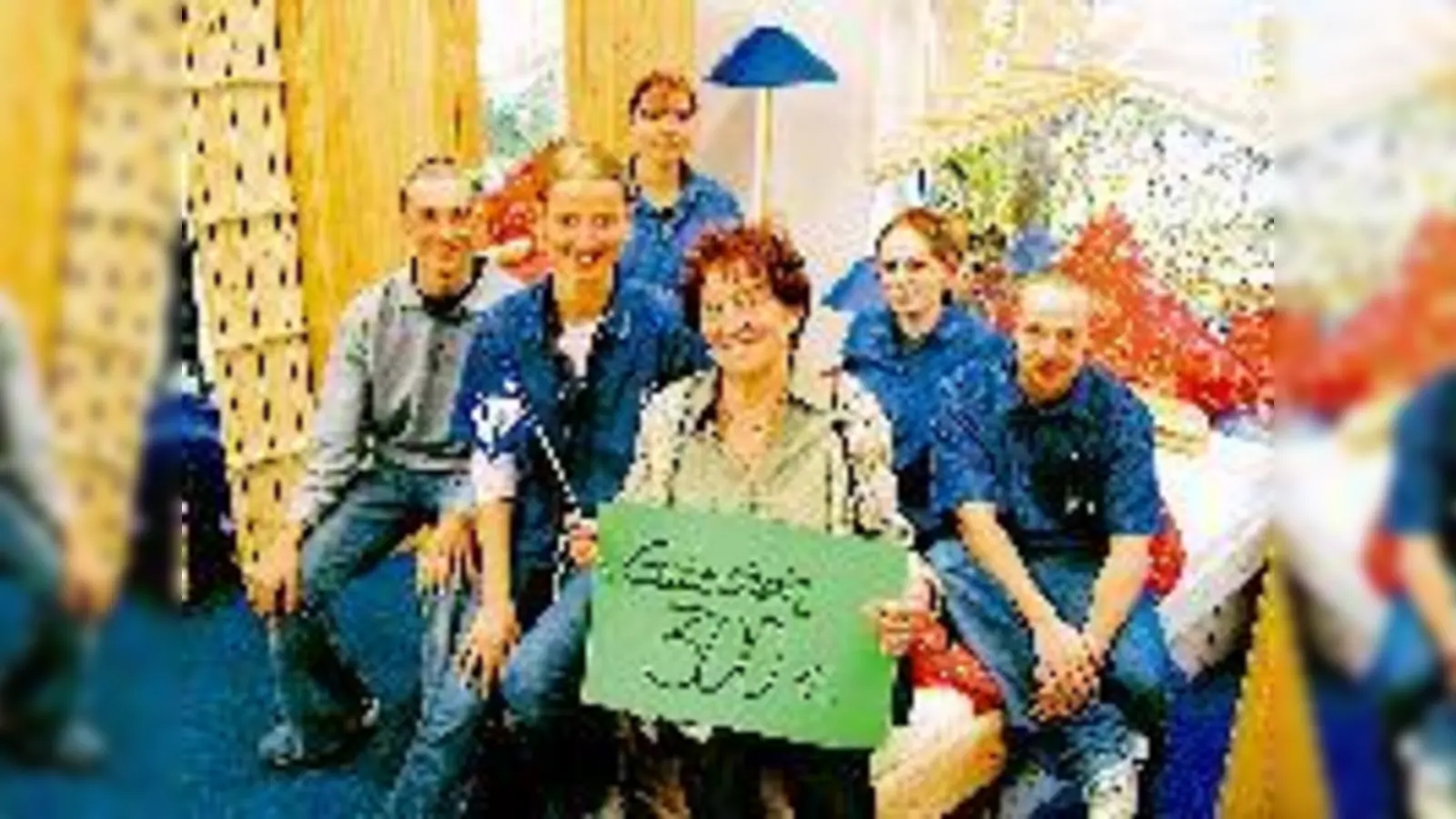 Das Team des Dänischen Bettenlagers gratuliert der Gewinnerin Resi Schaumberger.	 (Foto: cr)