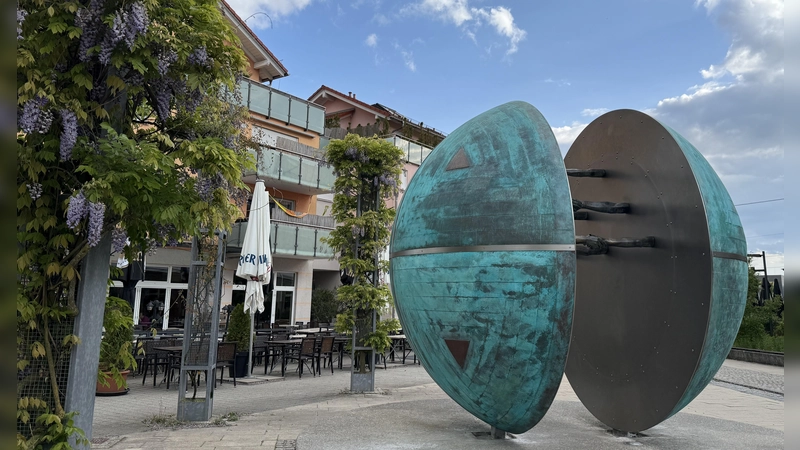 Die renovierte Partnerschaftskugel wird mit einem Festakt, Jonglage und Bewegungskünstlern am Samstag eingeweiht.  (Foto: pst)